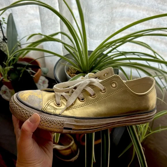 HTF! Womens Sz 9 Converse Chuck Taylor All Stars Synthetic Distressed Spray Gold - Picture 2 of 5